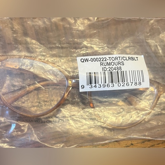 Quay Blue Light Blocking Glasses - Pink/Clear Cat Eye Frames - Picture 2 of 7